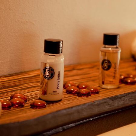 Lourie Lodge Сандтон Екстер'єр фото