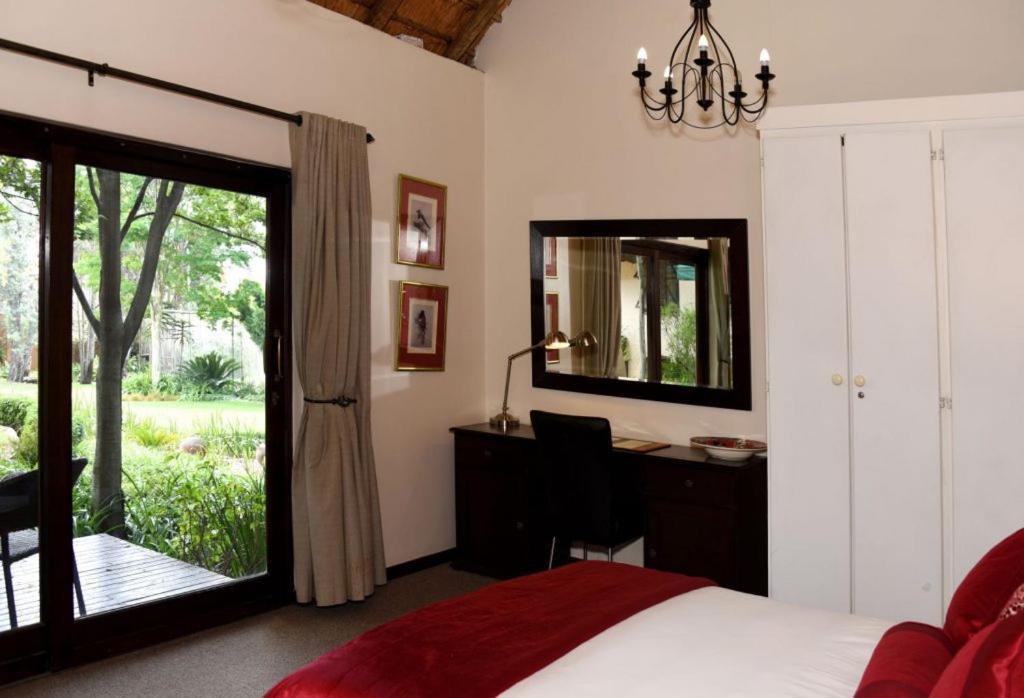 Lourie Lodge Сандтон Екстер'єр фото