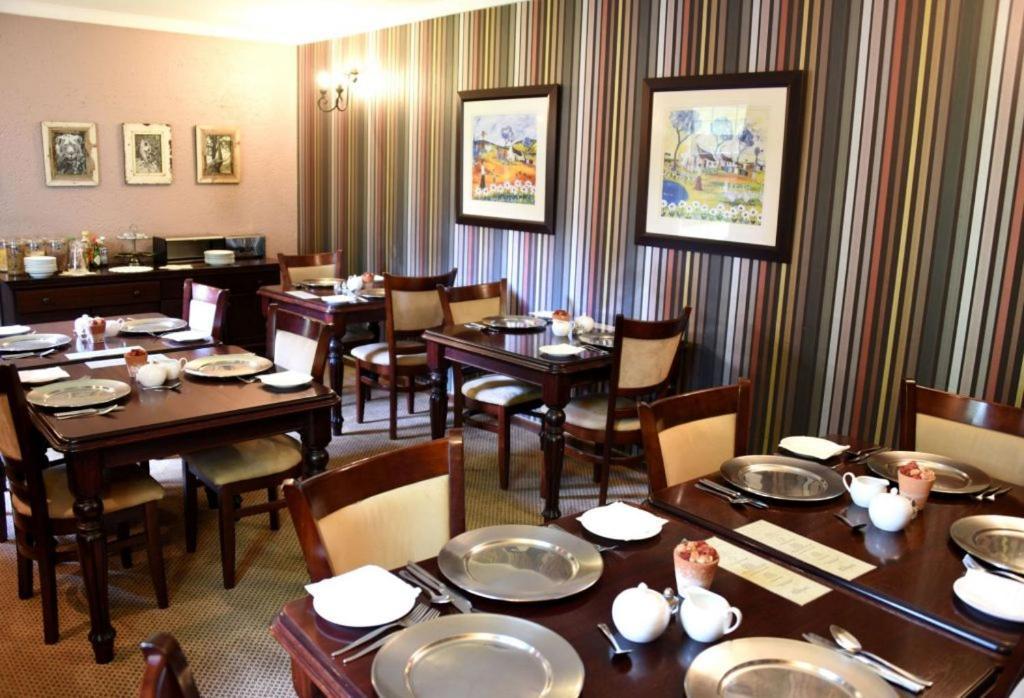 Lourie Lodge Сандтон Екстер'єр фото